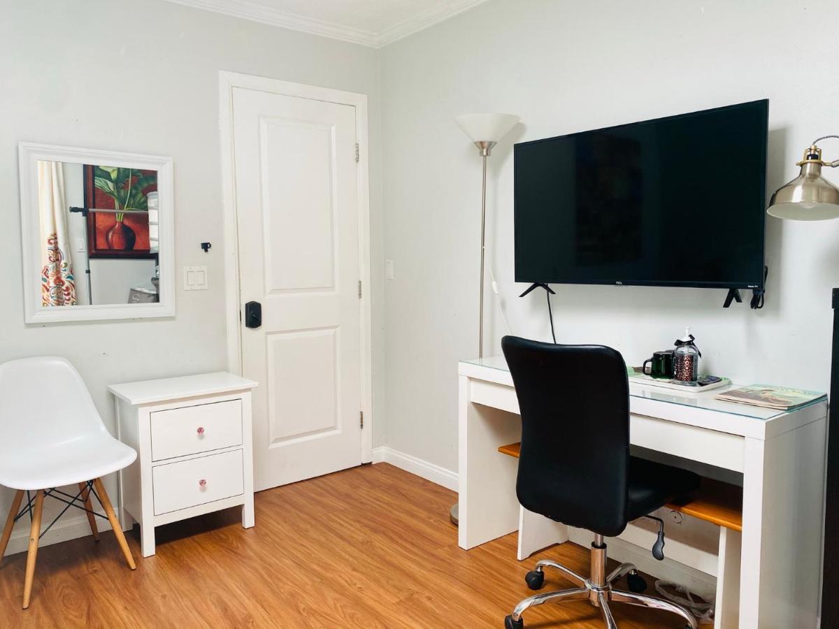 Costa Mesa Homestay - Private Rooms With 2 Shared Baths And Hosts Onsite Esterno foto
